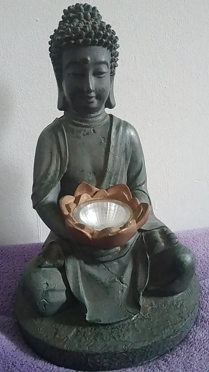 Estatua de Buda con portavelas decorativa - 1