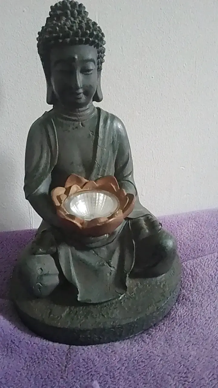 Estatua de Buda con portavelas decorativa - 2