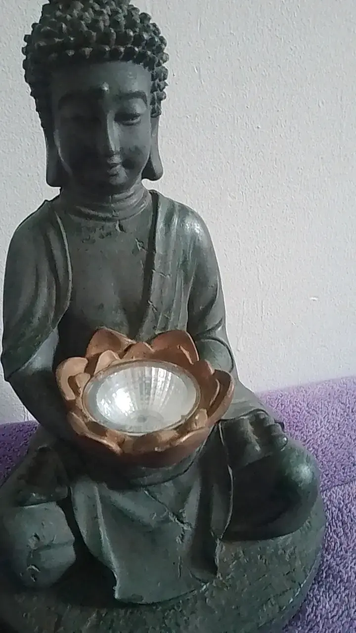 Estatua de Buda con portavelas decorativa - 4
