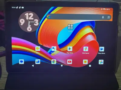 Tablet Android con funda protectora - miniatura 2