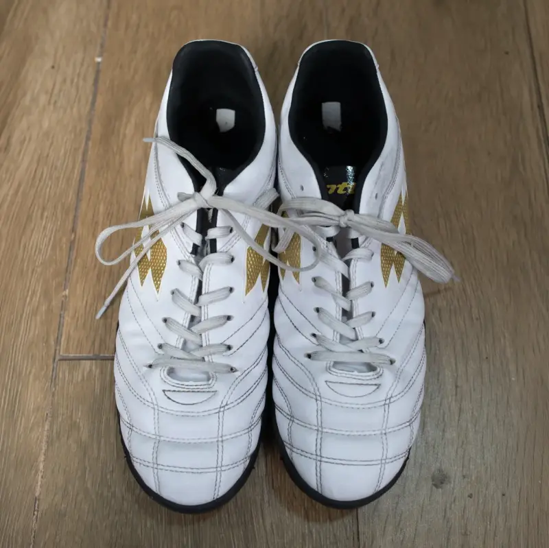 Zapatillas de futbolito Lotto blancas