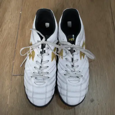 Zapatillas de futbolito Lotto blancas - miniatura 1