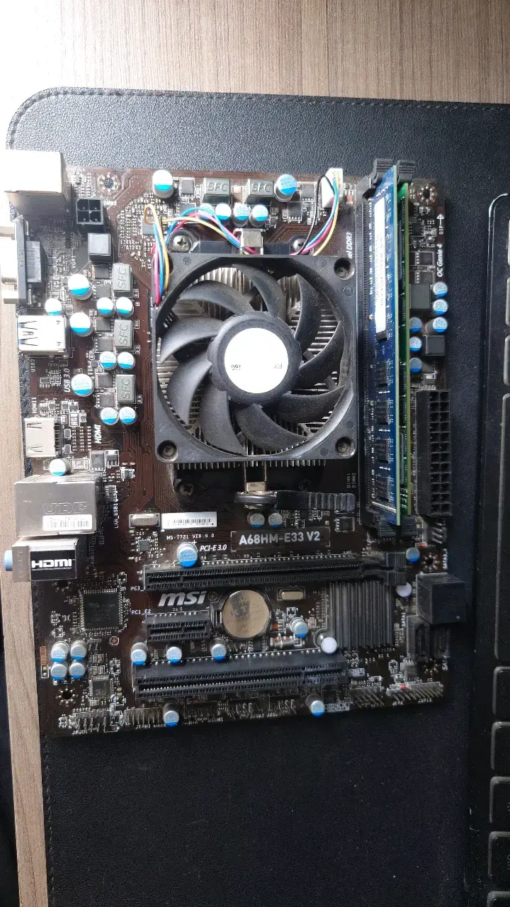 Placa Madre MSI A68HM-E33 V2 AMD A4 7400 - 1