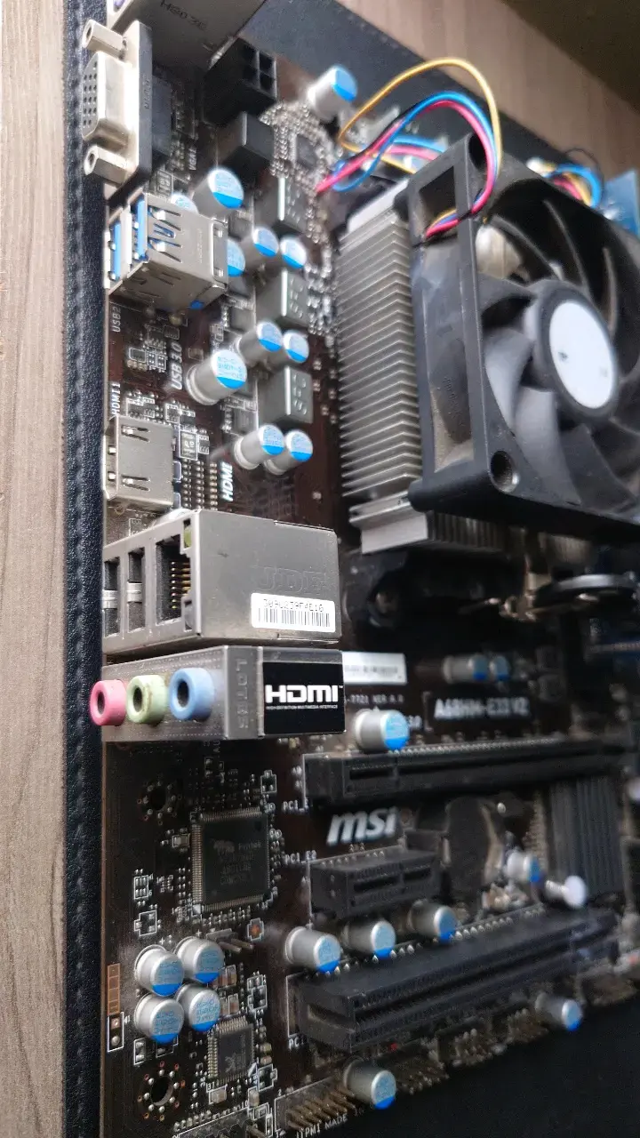 Placa Madre MSI A68HM-E33 V2 AMD A4 7400 - 2
