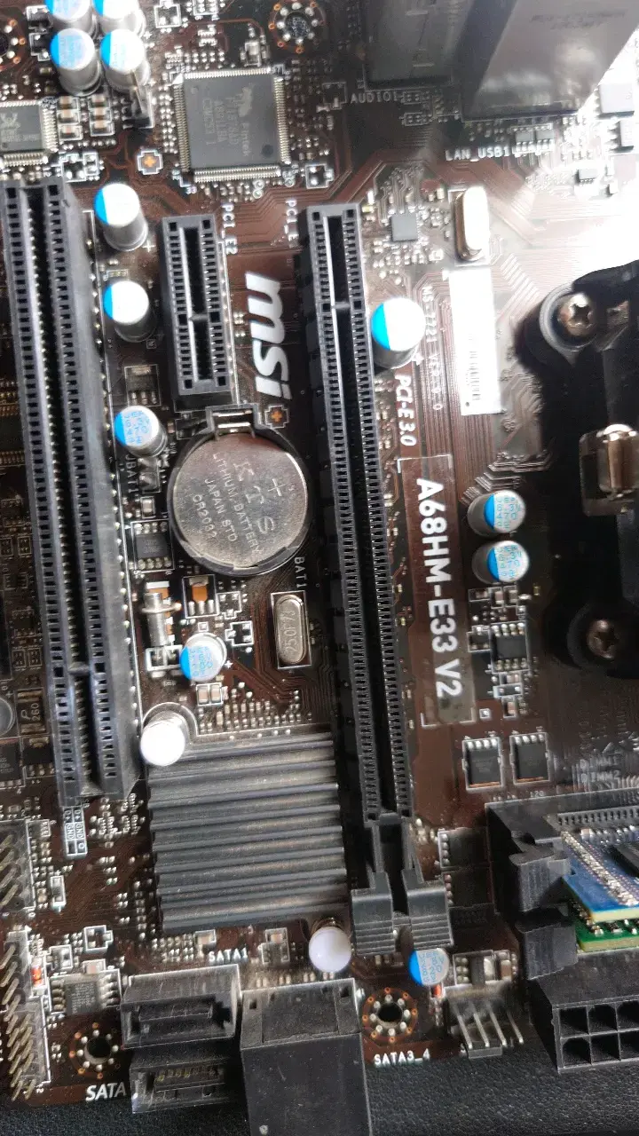 Placa Madre MSI A68HM-E33 V2 AMD A4 7400 - 4