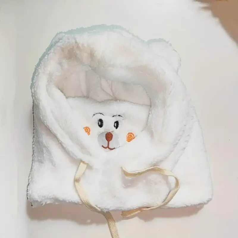 Gorro de invierno con diseño de oso para niños