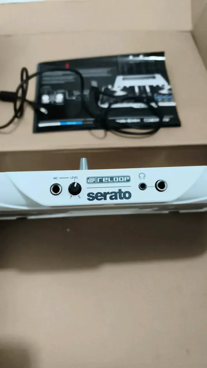 Controlador DJ Reloop Beatmix 2 con Serato - 4