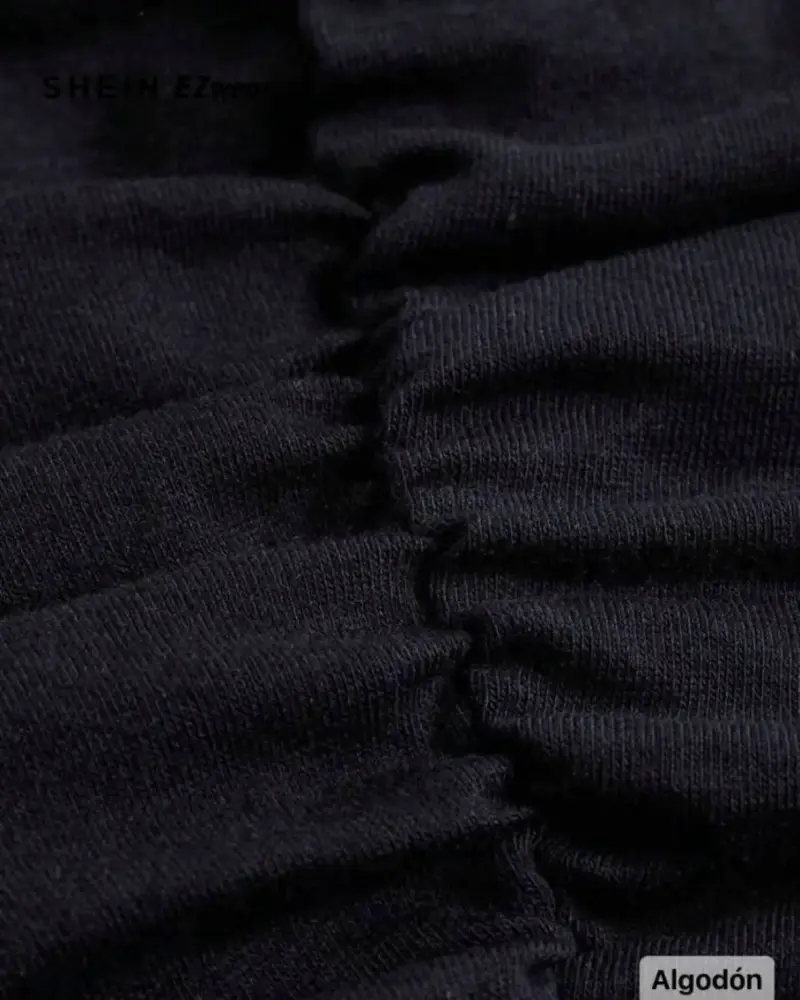Polera negra con diseño de manos Shein - 3