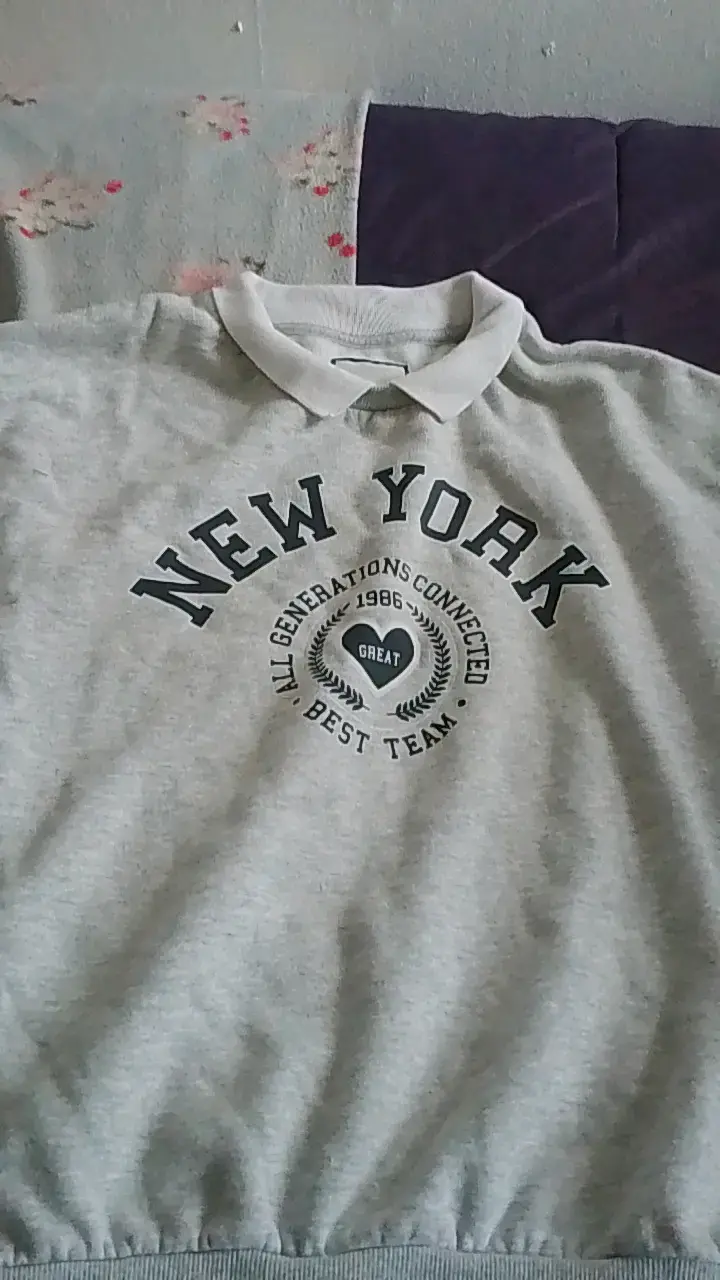 Polerón gris con cuello polo New York - 1