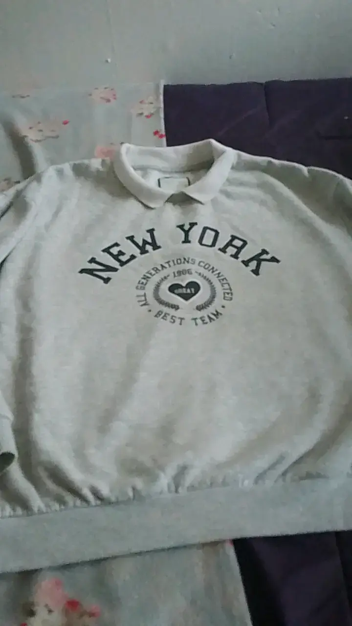Polerón gris con cuello polo New York - 5