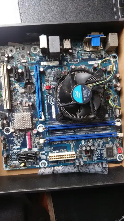 Placa Madre Intel Desktop Board con Ventilador - miniatura 1