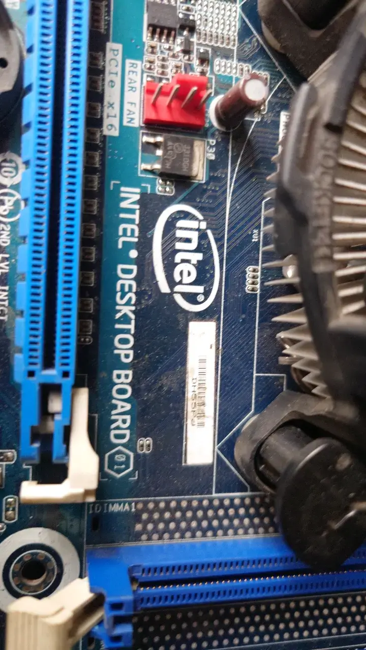 Placa Madre Intel Desktop Board con Ventilador - 3