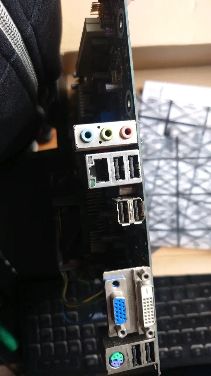 Placa Madre Intel Desktop Board con Ventilador - 5