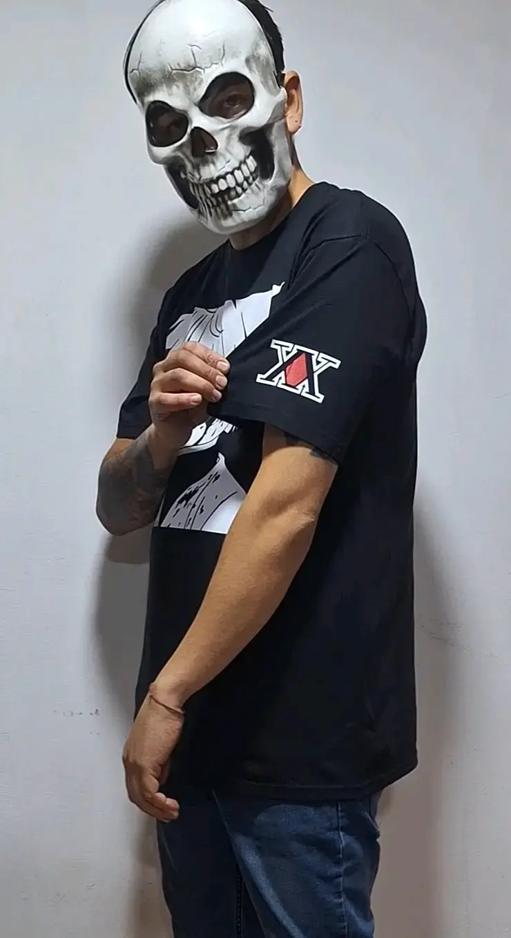 Polera negra con diseño de anime - 2