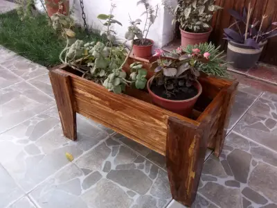 Macetero de madera rústico para jardín - miniatura 1