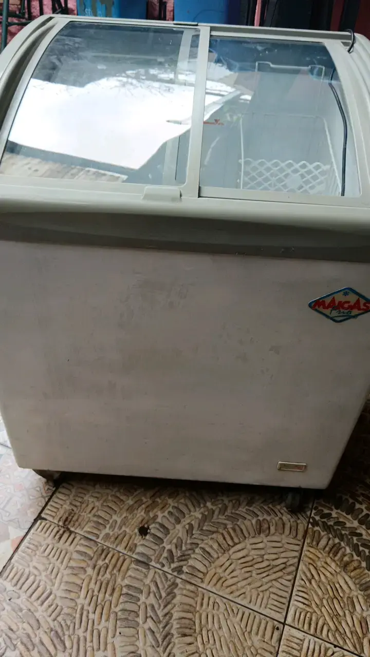 Congelador horizontal Maigas con tapa de vidrio - 1