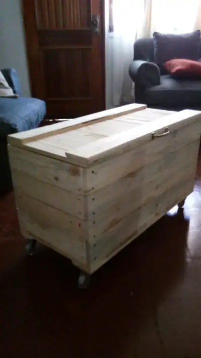 Baúl de madera con ruedas para almacenamiento - miniatura 3