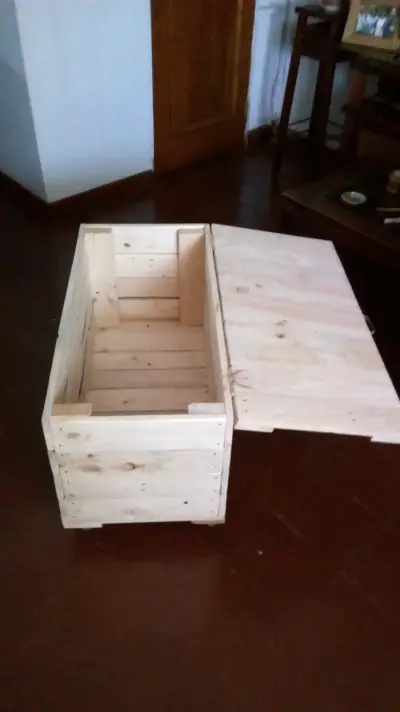 Baúl de madera con ruedas para almacenamiento - miniatura 5