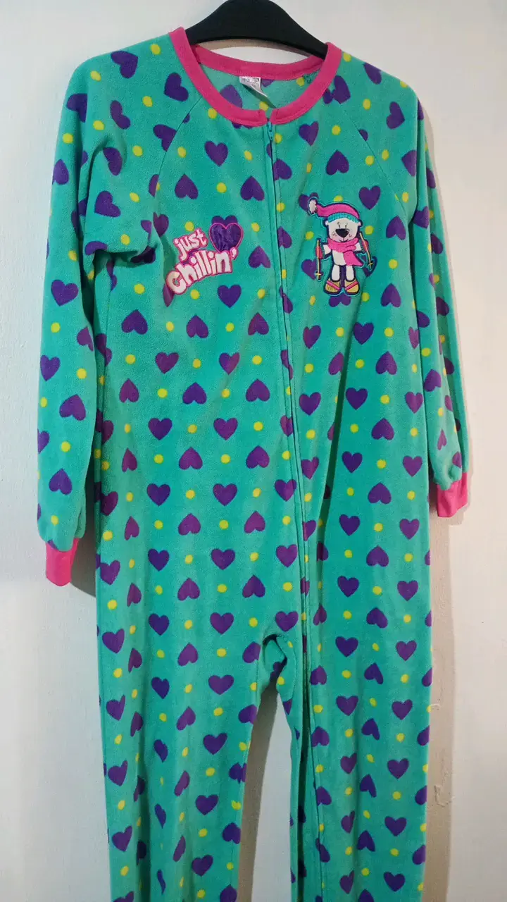 Pijama enterizo infantil Total Girl con diseño de corazones - 2