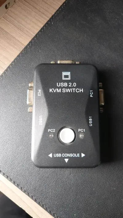 Switch KVM USB 2.0 para dos PCs - miniatura 1