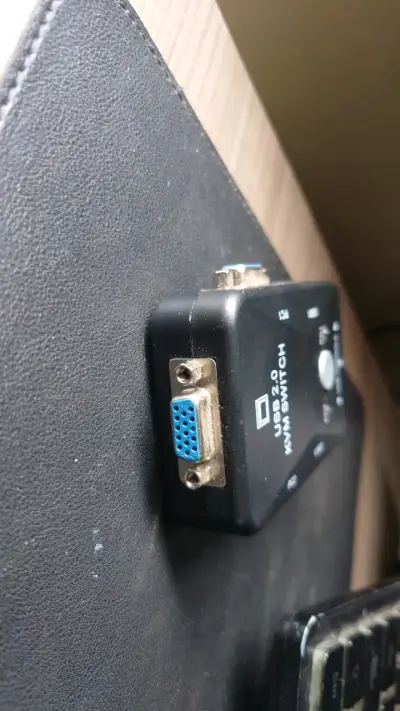 Switch KVM USB 2.0 para dos PCs - miniatura 3