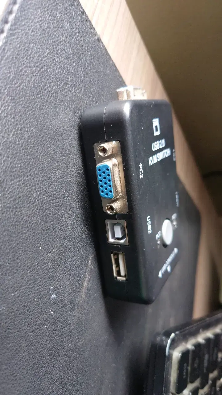 Switch KVM USB 2.0 para dos PCs - 4
