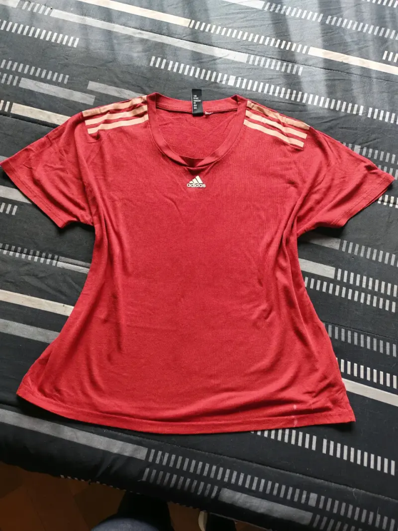 Polera deportiva roja Adidas para mujer - 1