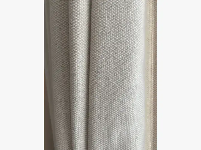 Cortinas de Tela Beige con Riel Metálico - 3