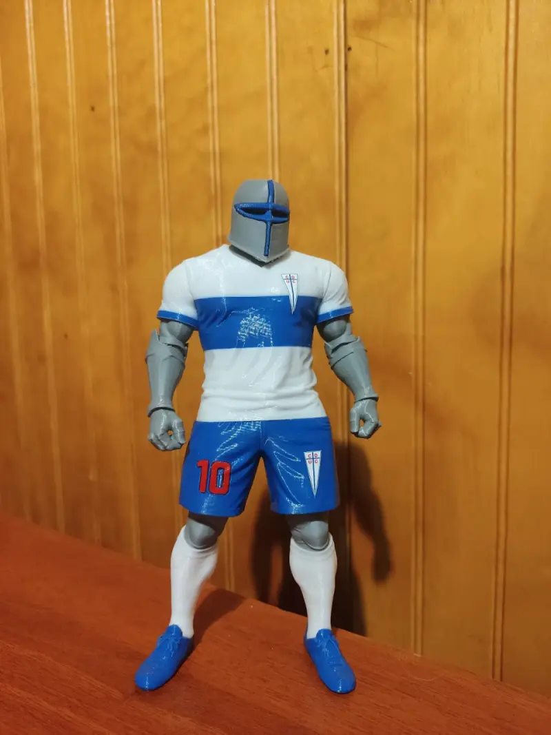 Universidad Católica Figura Caballero Cruzado - 2