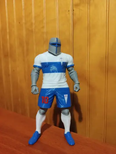 Universidad Católica Figura Caballero Cruzado - miniatura 2