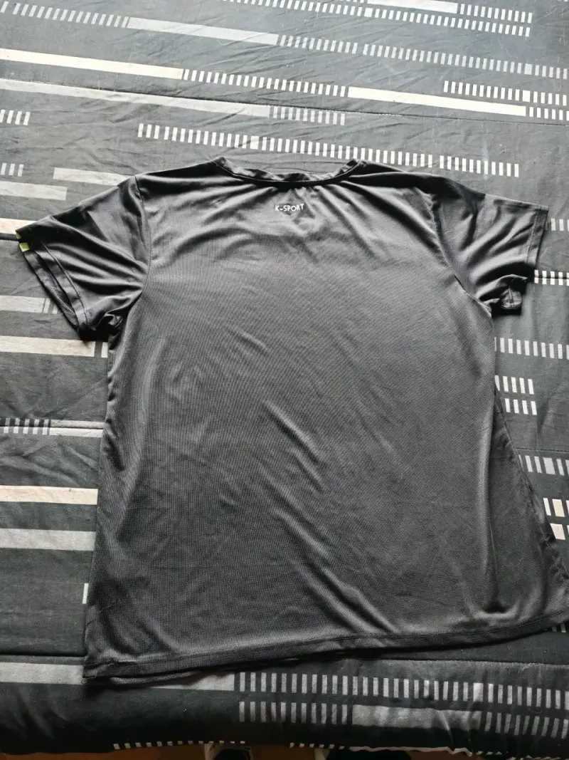 Polera deportiva negra con rayas K-Sport - 2