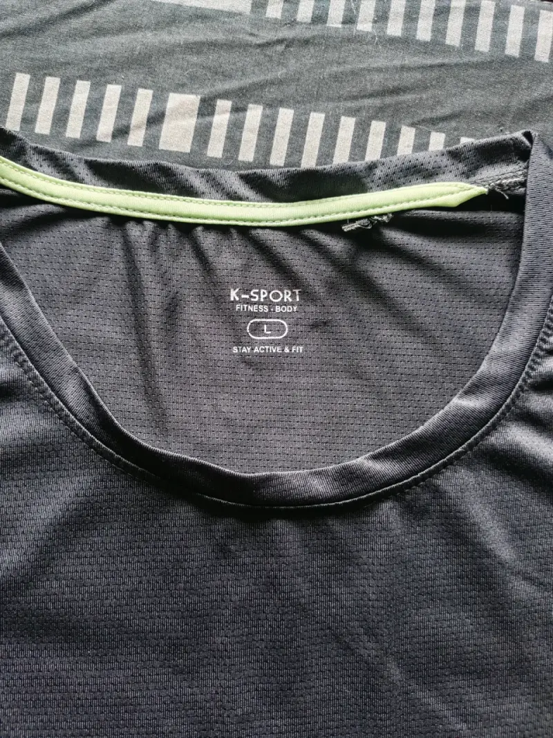 Polera deportiva negra con rayas K-Sport - 3