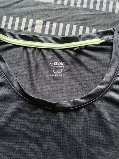 Polera deportiva negra con rayas K-Sport - miniatura 3