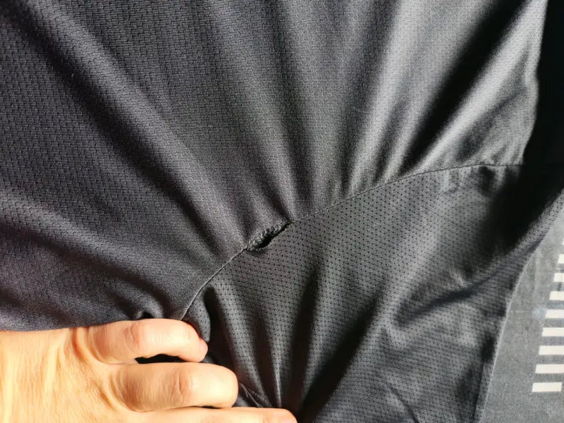 Polera deportiva negra con rayas K-Sport - 4