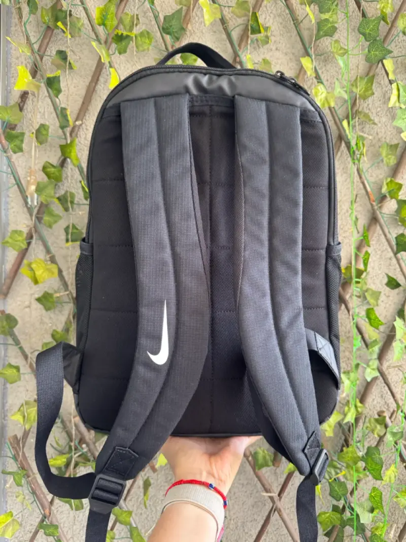 Mochila negra Nike con logo grande 18 litros - 3