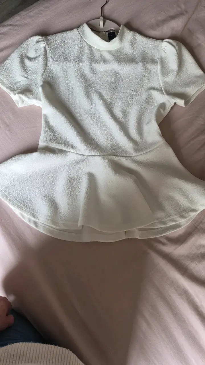 Polera blanco con vuelo para mujer - 1