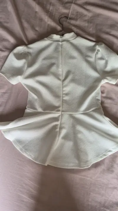 Polera blanco con vuelo para mujer - miniatura 3