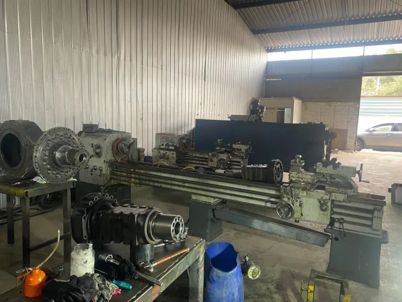 Torno industrial de bancada larga CZ32A - 2