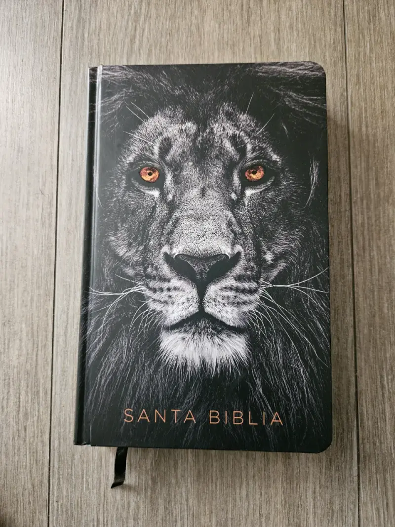 Santa Biblia Reina Valera 1960 con Tapa de León