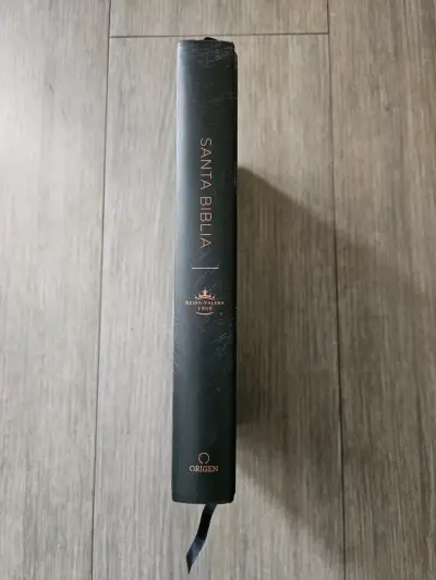 Santa Biblia Reina Valera 1960 con Tapa de León - miniatura 2