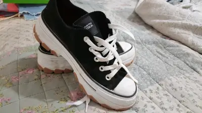 Zapatillas negras North Star con plataforma - miniatura 1