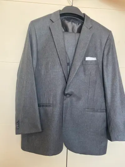 Traje formal gris para hombre con chaleco - miniatura 1