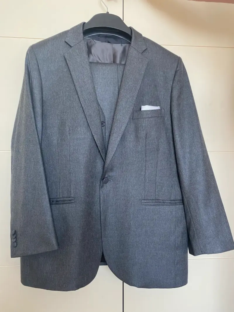 Traje formal gris para hombre con chaleco - 2