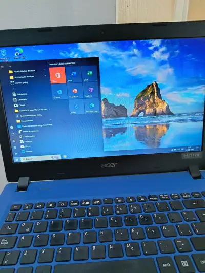Notebook Acer azul en excelente estado - miniatura 1