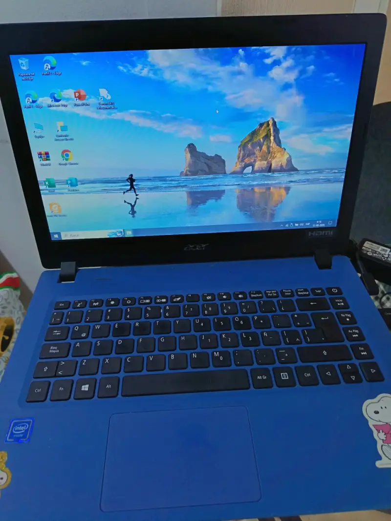 Notebook Acer azul en excelente estado - 3
