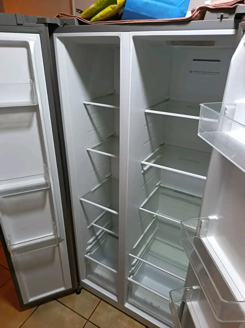Refrigerador side by side de acero inoxidable - 1