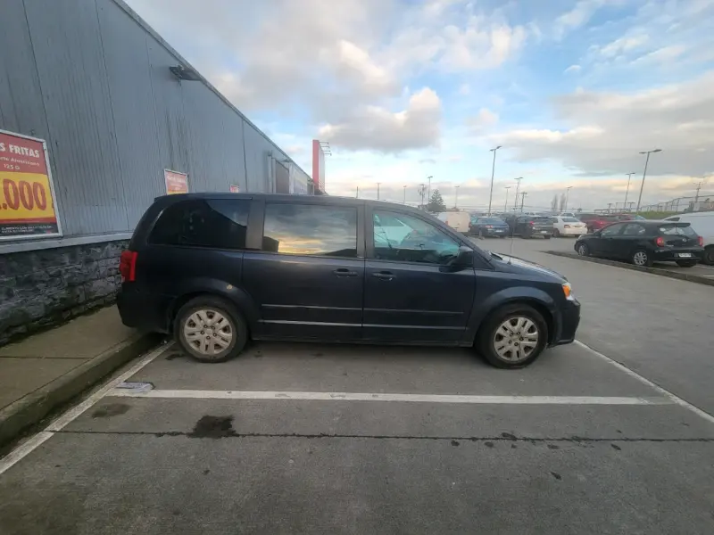 Minivan Dodge Grand Caravan en buen estado - 1