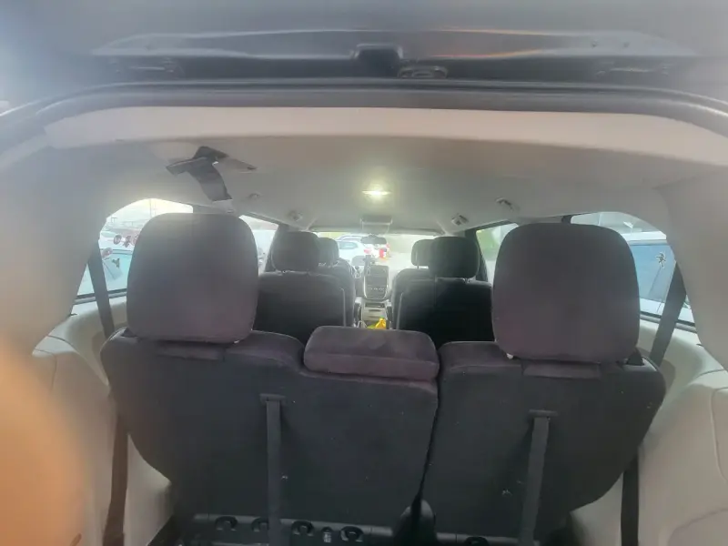 Minivan Dodge Grand Caravan en buen estado - 3