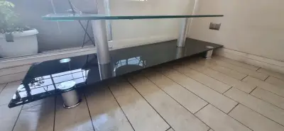 Mesa de centro de vidrio y metal moderna - miniatura 1