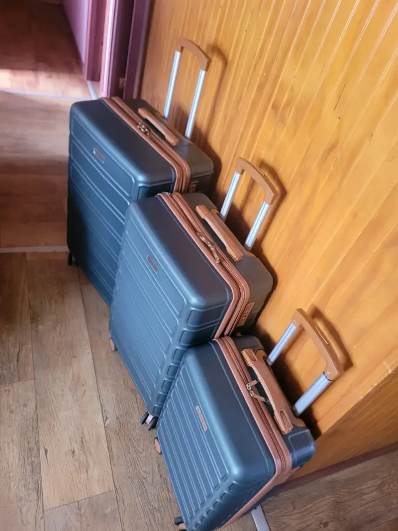 Set de maletas rígidas con ruedas giratorias - 1